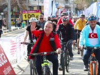 Başkan Böcek,iklim değişikliğine dikkat çekmek için pedal çevirdi