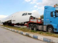 TIR'larla İzmir'e gönderilen 54 m'lik kargo uçağı