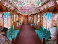 Japonya'da metrolar Sakura çiçekleriyle süslendi