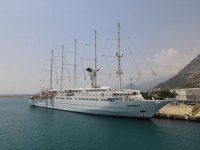 Dev yelkenli Club Med 2, QTerminals Antalya’ya demir attı