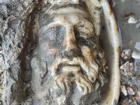 Aizanoi Antik Kenti’nde tanrı heykel başları bulundu