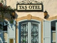 Zeynep Öziş, Alaçatı Taş Oteli satıyor
