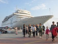 Kuşadası'na 1270 yolcu ile geldi