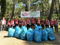Gönüllüler Sıfır Atık Günü'nde ormanları temizledi