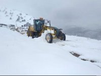 Antalya'nın yukseklerinin karın kapattığı yollar açıldı