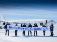 Antarktika’nın buzlu zeminine turist uçuşları başarılı oldu