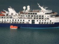 Çamura saplanan yolcu gemisi Ocean Explorer kurtarıldı