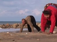 Dört ayak üzerinde yürüyen Türk aile dünyayı şaşırttı!