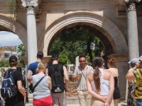 Fransız turistler Antalya'ya kültür için geliyor