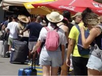 Kapıda vize mağduru Türk Turistler ileri tarihte gidecek