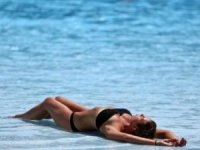 Seçim ve futbol  turizmin hızını kesemedi.