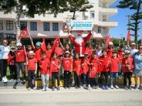 Demreliler bisikletçileri Noel Baba kostümleriyle karşıladı