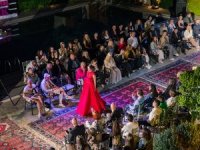 Antalya Moda Haftası’nda tarihi halılar podyum oldu