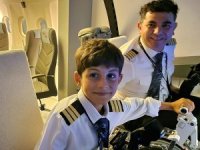 Pilotlar, başarılı öğrenciye pilotluk hayalini armağan etti