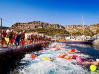Kaş'tan Yunanistan'ın Meis Adasına kulaç attılar