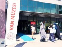 Van Müzesi'ne ziyaretçi akını başladı