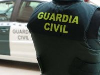 Uçakta kavga çıkaran dokuz kişi gözaltına alındı .