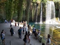 2025'te Antalya Düden Şelalesini 900 bin turist ziyaret etti