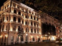 Hilton Türkiye'deki 100. otelini İstanbul'da açtı.