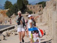 Side Portikli Yol ve Roma dükkanları turistlerin gözdesi