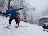 Hataylı çocuklara Karadeniz'de unutulmaz kar tatili