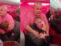 Uçakta büyük arbede, yumruklar konuştu