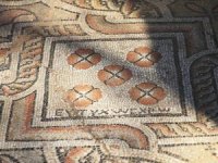 "Kıskanan çatlasın’ yazılı mozaik gün yüzüne çıkarıldı