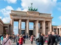 Berlin'de çöp toplayan turistlere ödül verilecek