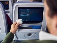 American Airlines, koltuk arkası ekranlarını geri getiriyor