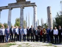 Bakan Ersoy: Kazı çalışmalarını yerli arkeologlar yapmalı