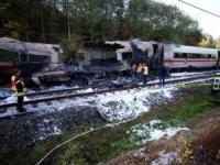 Almanya'da hızlı tren Köln'e giderken yolda kül oldu