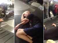 Konveyör bandında uyuyakaldı
