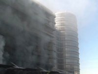 Otel inşaatındaki yangın korkuttu