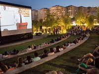 Akasya'da açıkhava sinema keyfi