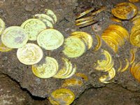 Kiraz bahçesinden antik define çıktı