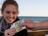 Yeni 20 euroluk banknotlar piyasada