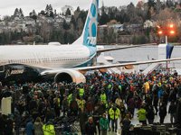 Boeing ilk 737 MAX 8i tanıttı
