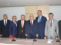 Bakan Avcı turizmcilerle buluştu