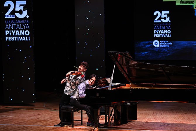 25.-uluslararasi-antalya-piyano-festivali-001.jpg