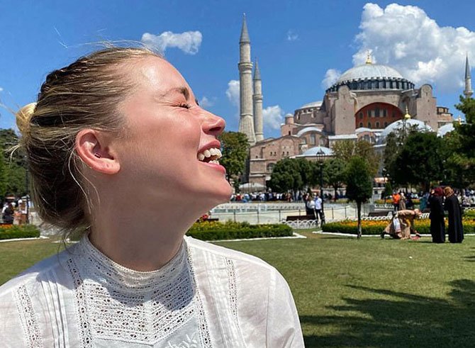 amber-heard,-istanbul’da--002.jpg