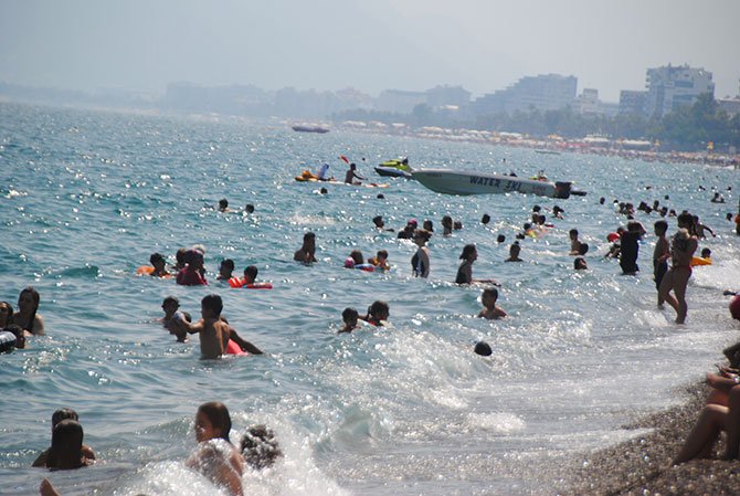 antalyalilar-denizde--001.jpg