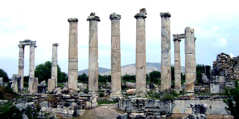 aphrodisias-temple-stratonikeia1.jpg