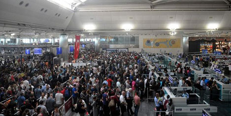 ataturk-havalimani-kuyruk-2.jpg