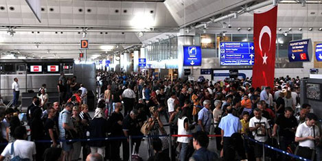 ataturk-havalimani-kuyruk-4.jpg