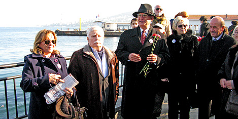 aziz-nesin-karanfil-1.jpg aziz-nesin-karanfil-1.jpg