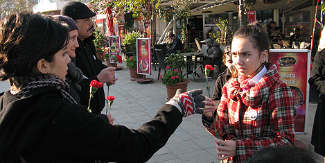 aziz-nesin-karanfil-5.jpg aziz-nesin-karanfil-5.jpg