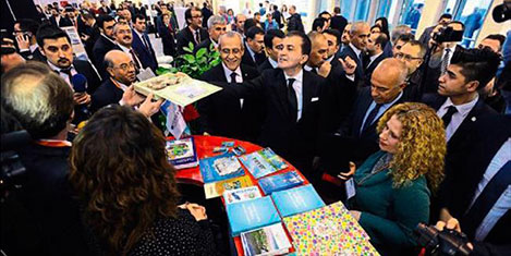 bakan-celik-moskovada.jpg