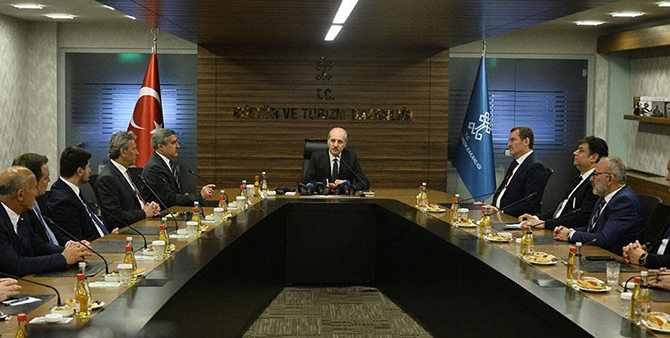 bakan-kurtulmus-tursab-yeni-yonetim-002.jpg