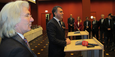 berlin-elcilik-omer-celik1.jpg berlin-elcilik-omer-celik1.jpg