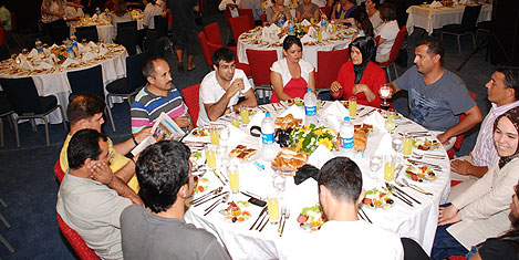 bw-khan-antalya-iftar-3.jpg